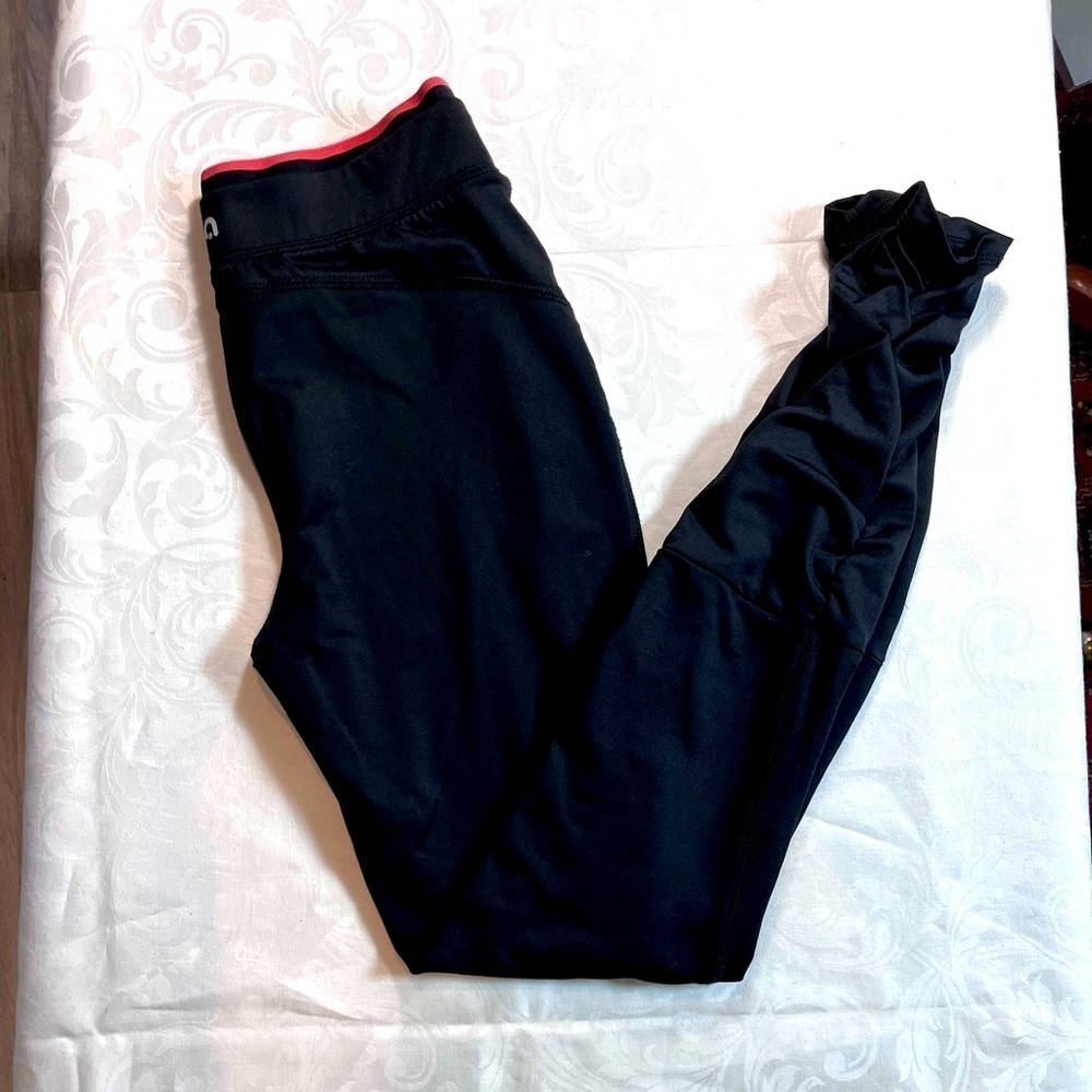 Hyba Women’s Scrunch Ankle Black and Pink Leggings Size Small